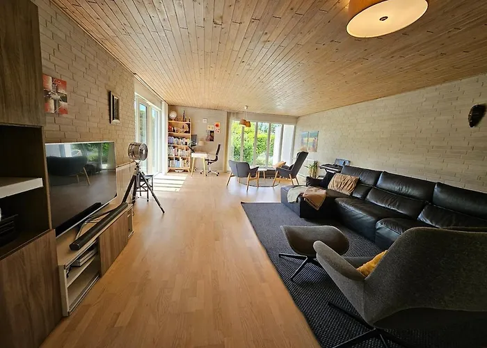 Modern, Spacious With Sauna 别墅